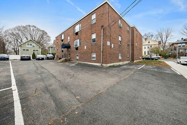 Building Photo - 71 Oxford Ave