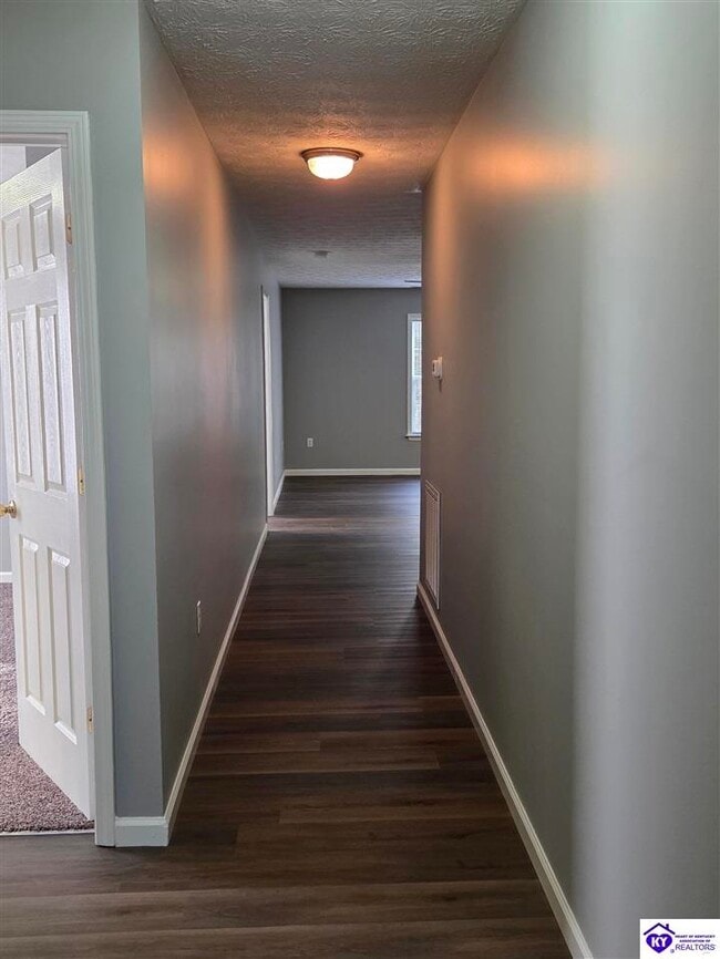 Building Photo - 171 Red Hawk Dr