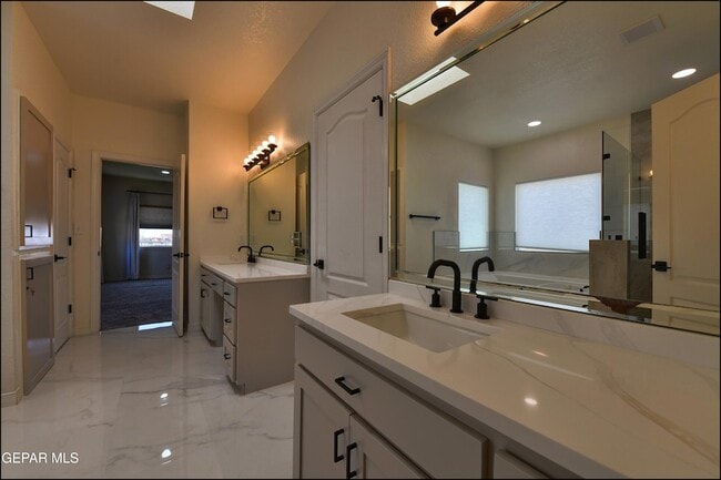 Building Photo - 6732 Pearl Ridge Dr