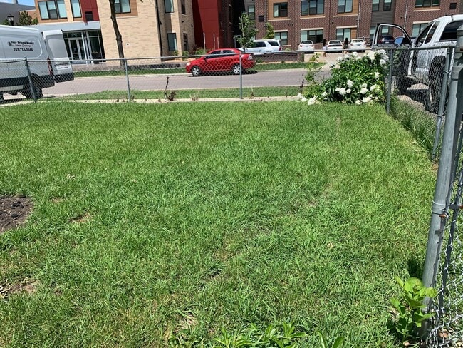 Building Photo - 5 Bedroom Across from NDSU!!