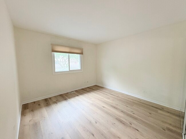 Building Photo - 424 Mallard Dr