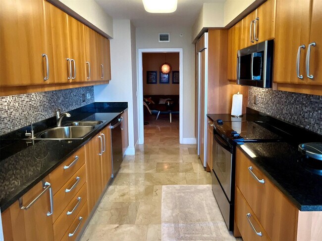 Building Photo - 16500 Collins Ave