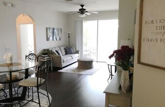 Building Photo - 7801 Point Meadows Dr