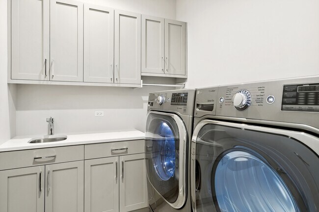 Building Photo - 2753 N Hampden Ct
