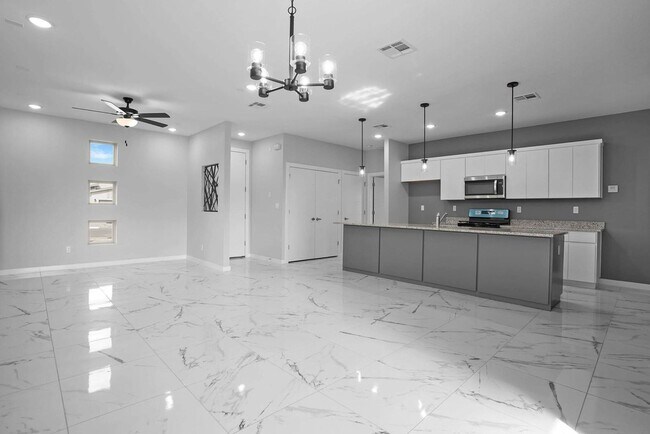Building Photo - 11492 Summer Dr