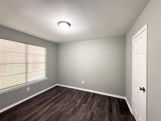 Building Photo - 3643 N MacGregor Way