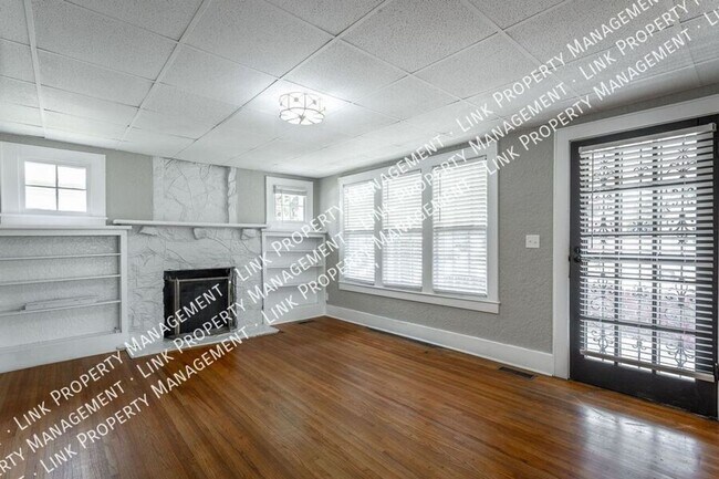 Building Photo - Charming Fully Renovated 4-Bedroom Home in...