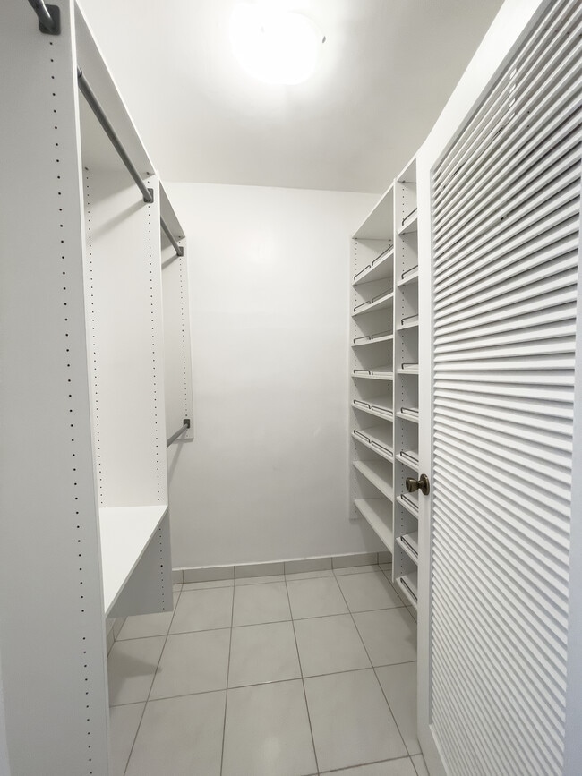 Building Photo - 3430 Galt Ocean Dr