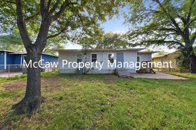 Building Photo - 1520 Hilltop Dr