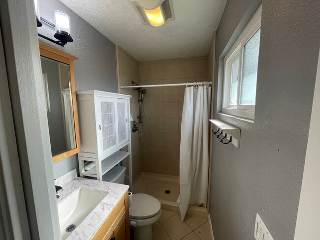 Building Photo - Lovely 3 Bedroom Home With Solar Energy in Poway!