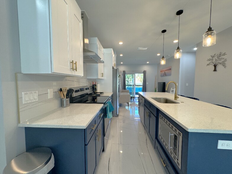 Building Photo - 271 Diogenes St