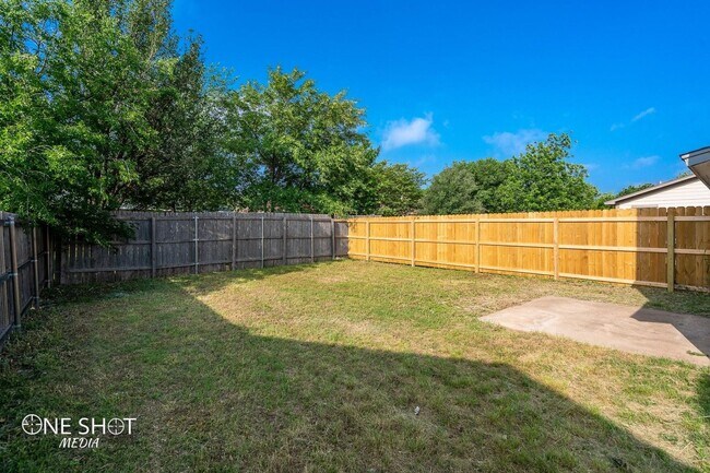 Building Photo - 1359 Yeomans Rd