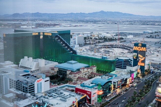 Building Photo - Waldorf Astoria Las Vegas- 1 bed .5 bath on the 39th floor!