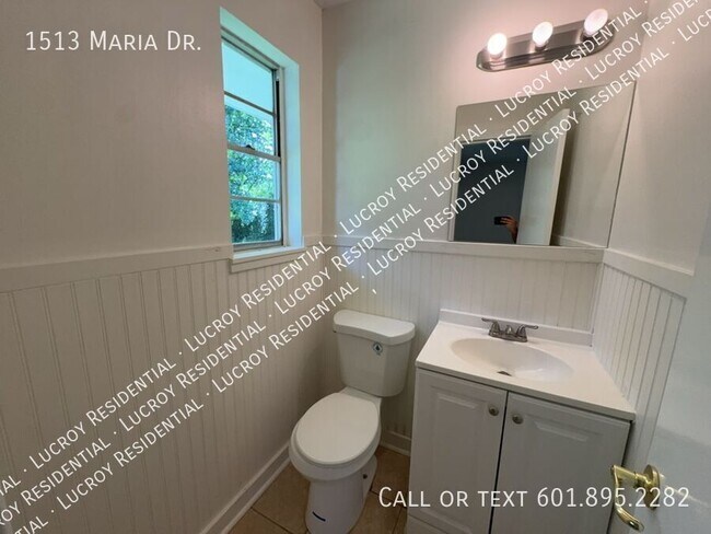 Building Photo - 1513 Maria Dr