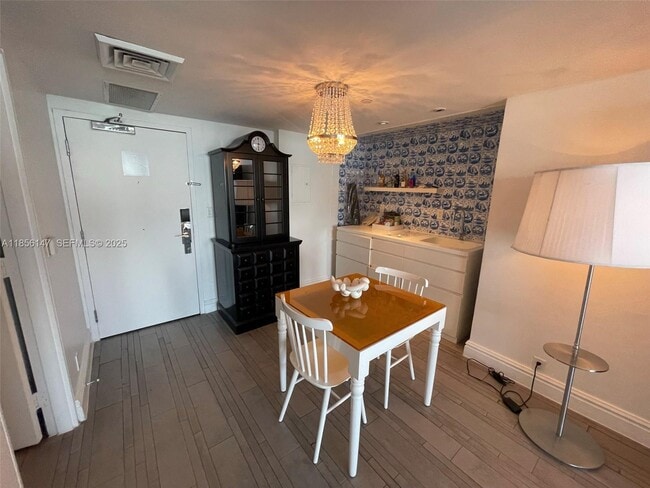 Building Photo - 1100 West Ave