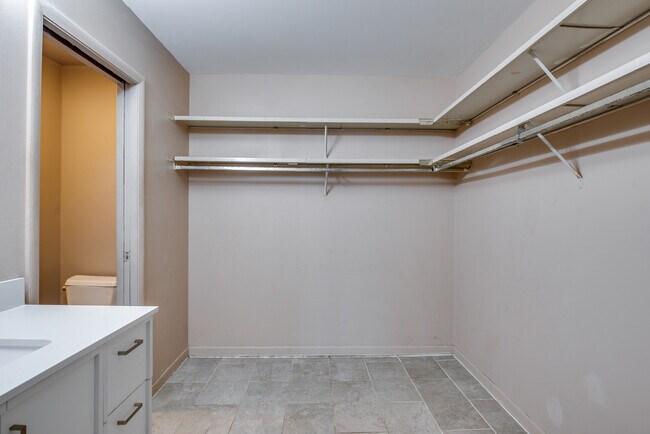 Building Photo - 1049 W Ogden Ave