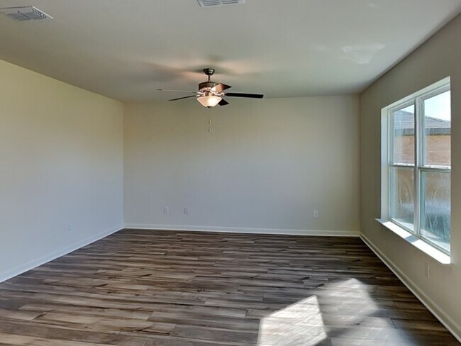 Building Photo - Chisholm Springs awaits you!