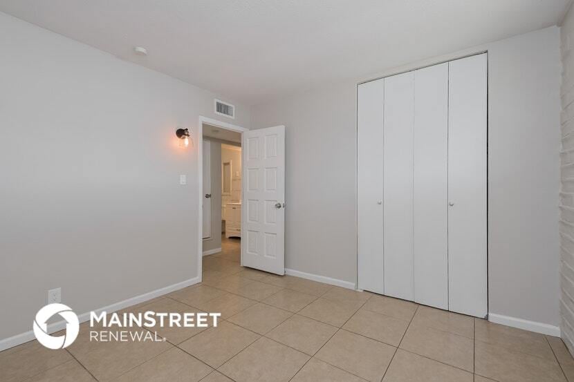 Building Photo - 1727 S Winstel Ave