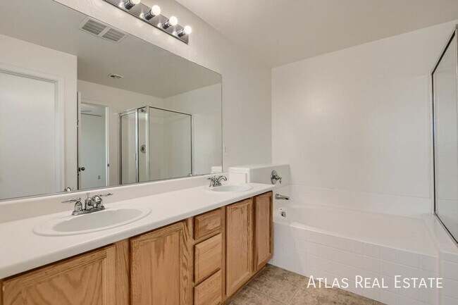 Building Photo - 2692 Niddrie Ave