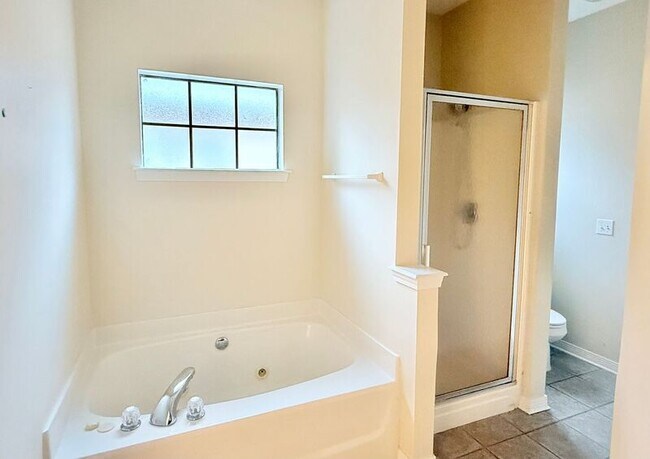 Building Photo - 4161 Longwood Cir