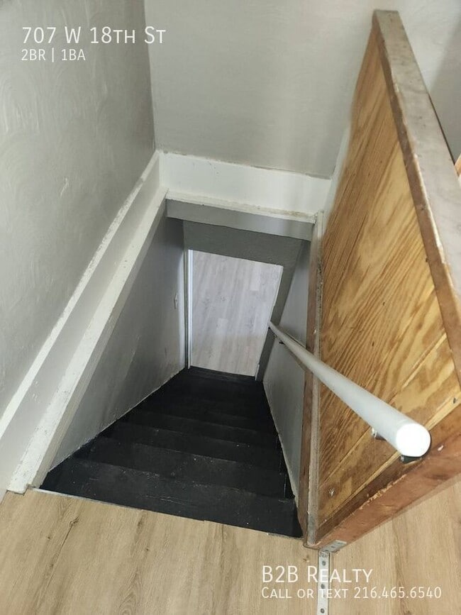 Building Photo - 707 W 18th St