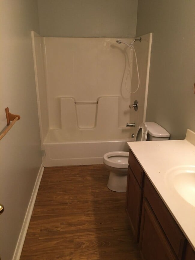 Building Photo - WALKING DISTANCE TO U OF A! STUDENTS WELCO...