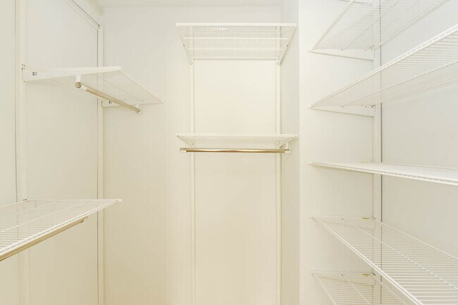 Building Photo - 954 W Grace St