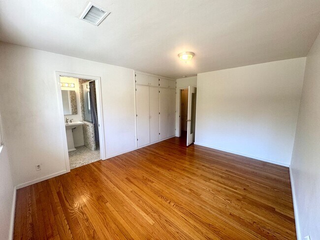 Building Photo - Charming Village Home – Steps from Claremo...