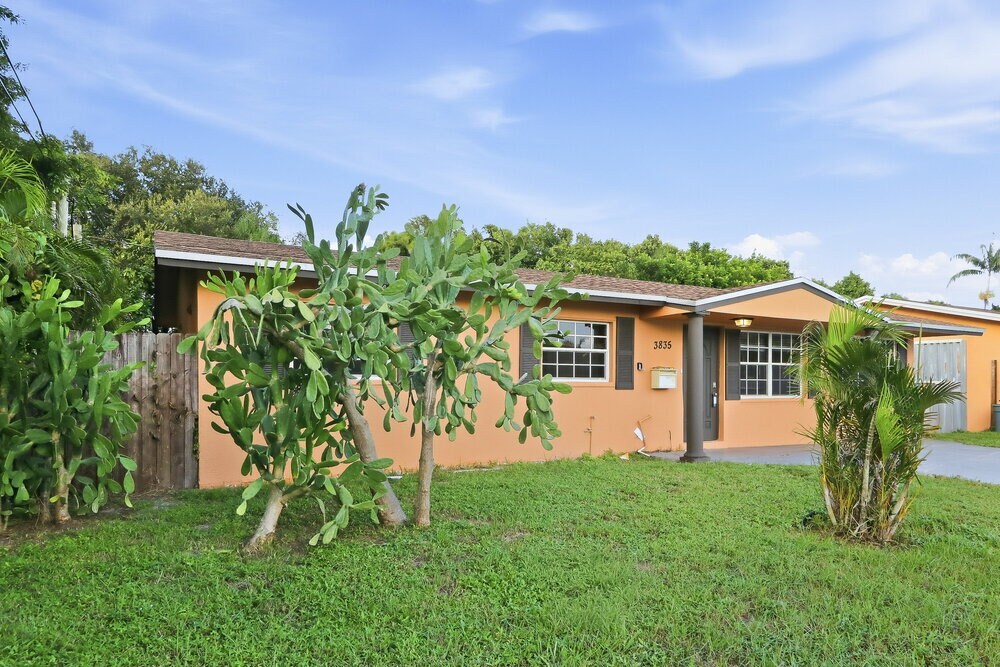 Building Photo - 3835 Holiday Rd