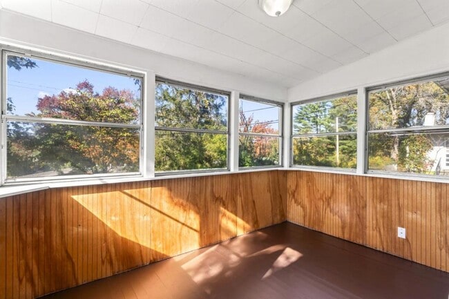 Building Photo - 9115 Clarion Dr