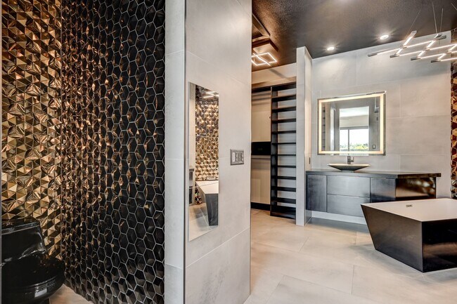 Building Photo - DREAMY 4BEDROOM HOME WITH POOL & BEAUTIFUL...