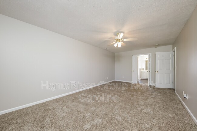 Building Photo - 302 Sterling Ridge Dr