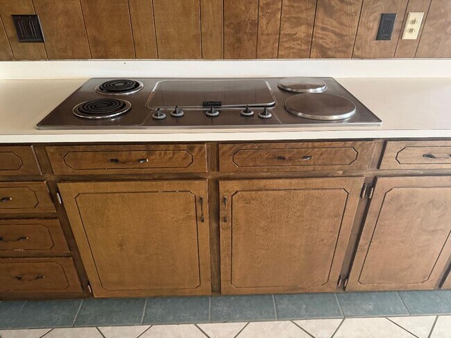 Building Photo - Large Vintage Home Available