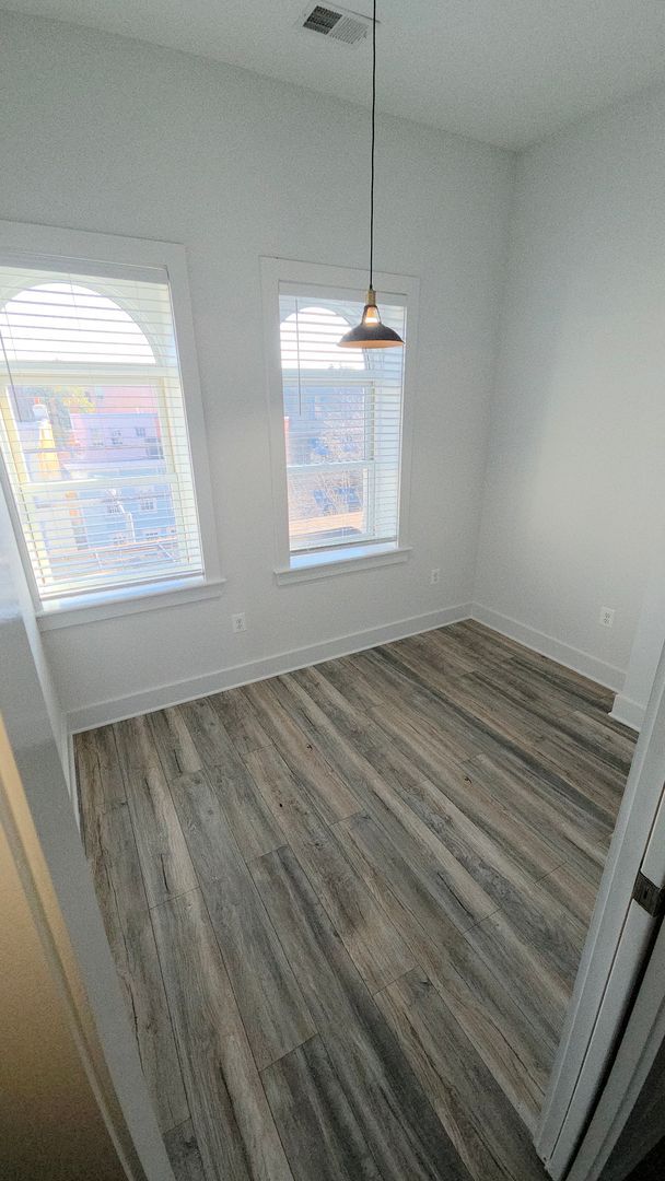 Building Photo - 126 6th St NE