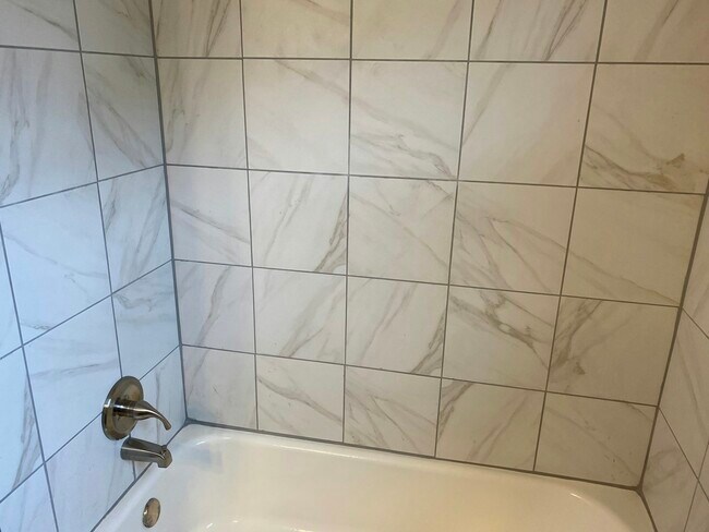 Building Photo - 607 Pine Street, Unit 607