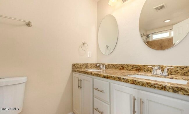 Building Photo - 919 E La Jolla Dr