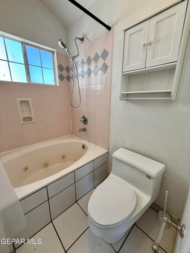 Building Photo - 10924 Walden Pond Ln