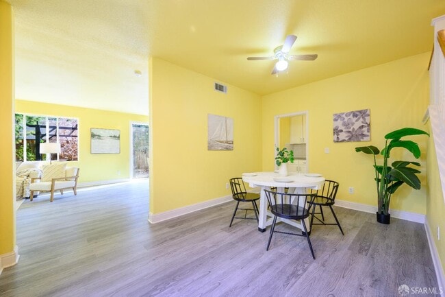 Building Photo - 5476 Summerfield Dr