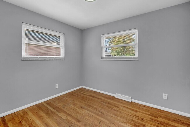Building Photo - Spacious Single Family Home In Florissant with a Walk Out Basement!!