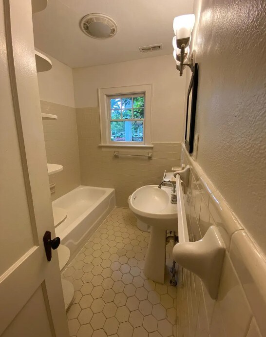 Building Photo - 3026 Church St