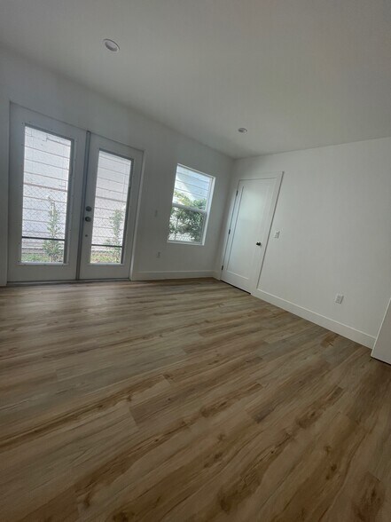 Building Photo - 2721 S Rimpau Blvd