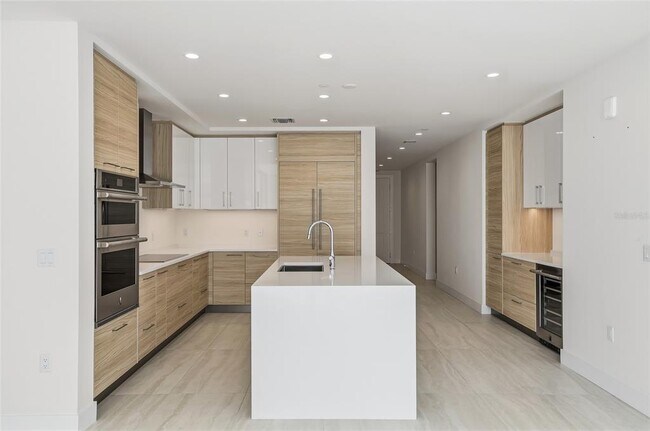 Building Photo - 301 1st St S