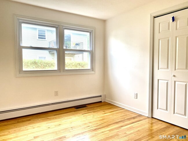 Building Photo - 100-FIRSTF Joy Ln
