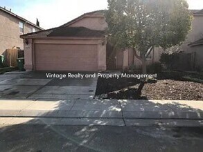 Building Photo - Just Back On The Renal Market Cozy 3 Bedro...