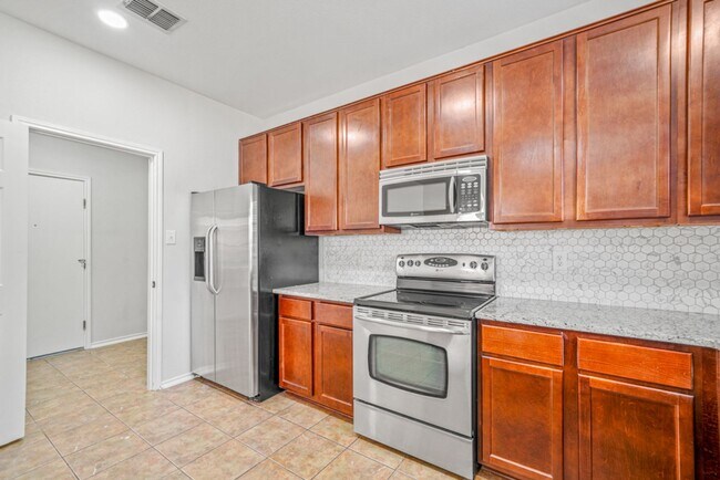 Building Photo - Alamo Ranch Rental!