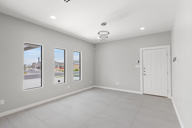 Building Photo - 2014 Summerland Ln