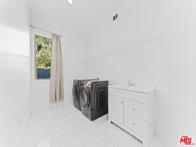 Building Photo - 14420 Merlot Ct