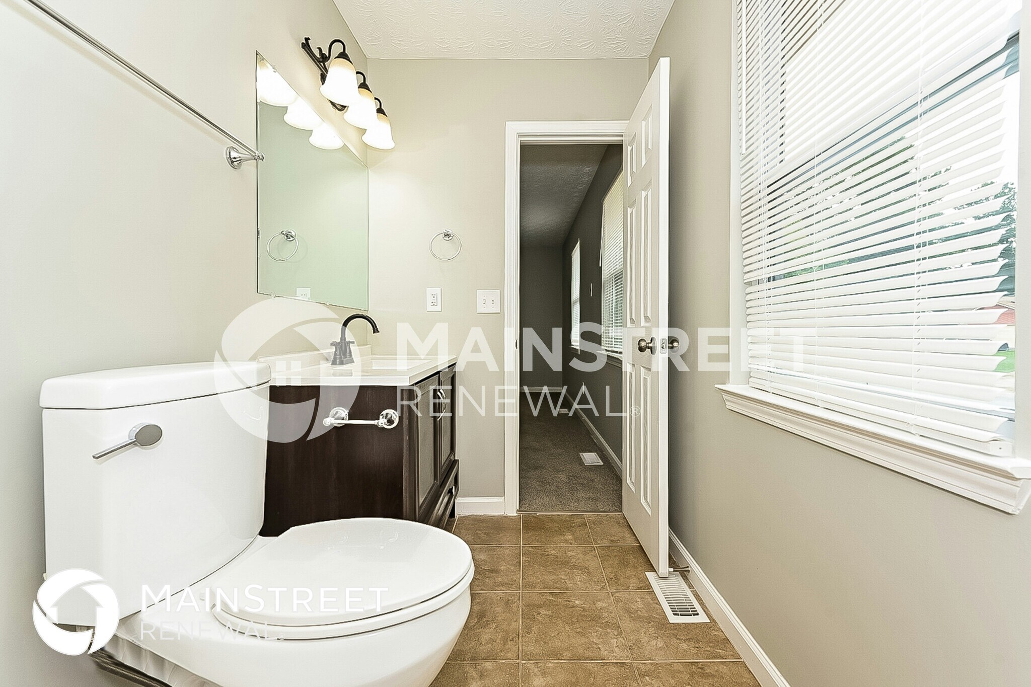 Building Photo - 3042 Medina Dr