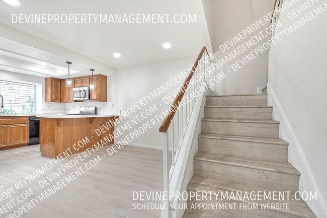 Building Photo - 902 California Privado
