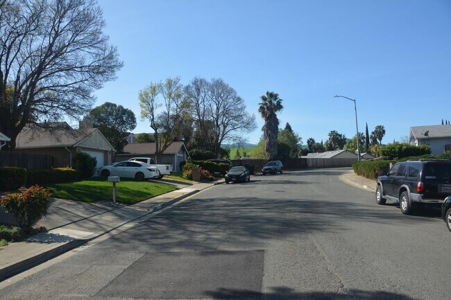 Building Photo - Sharp Pittsburg 3/2